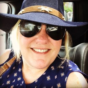 Meet your Posher, Dee